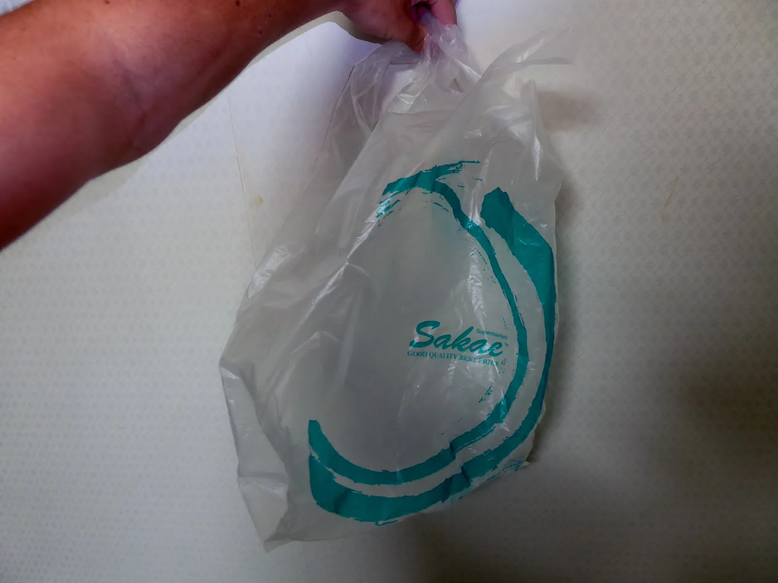 En plastbärkasse (genrebild)