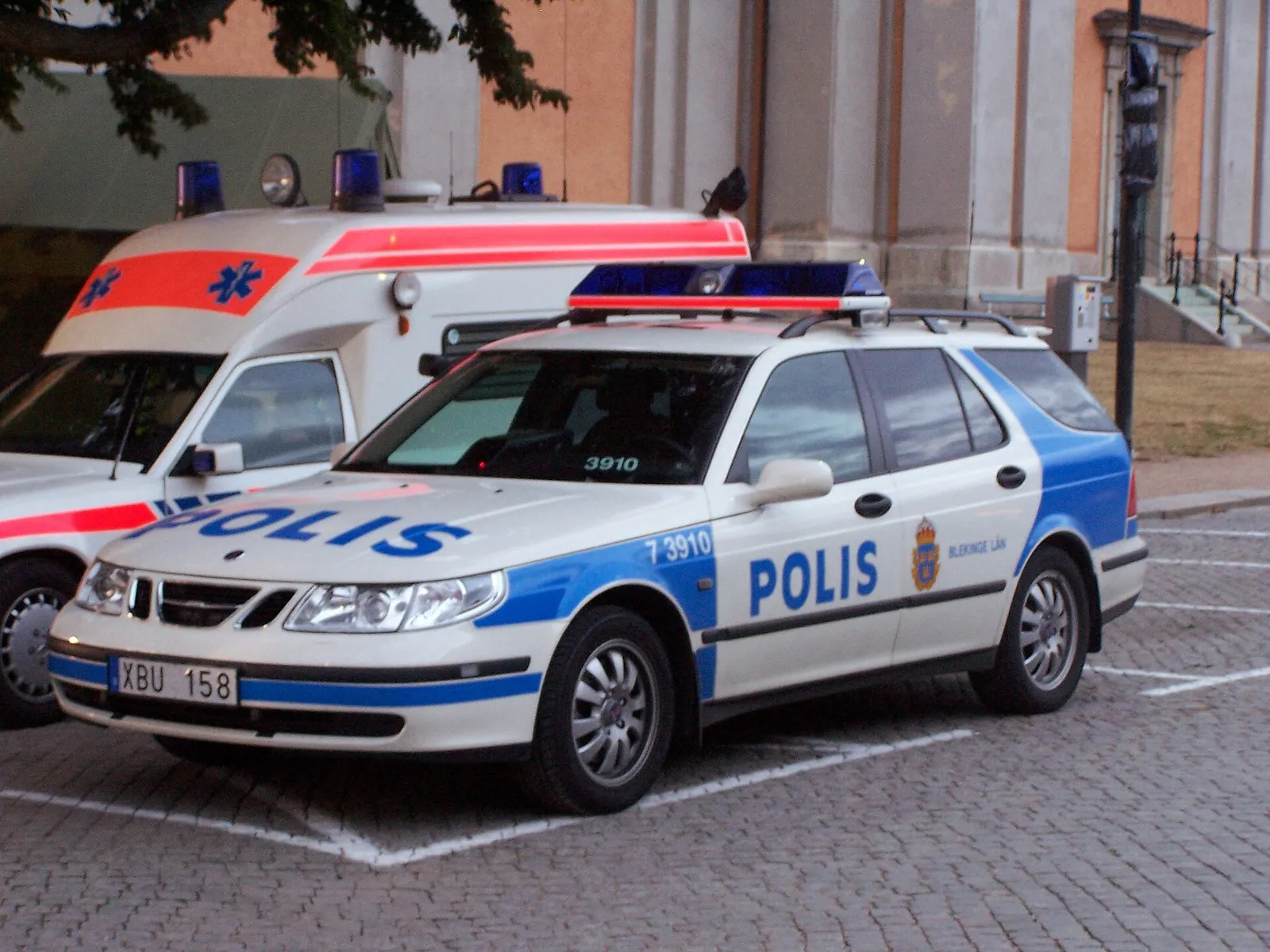 En svensk polisbil i tjänst