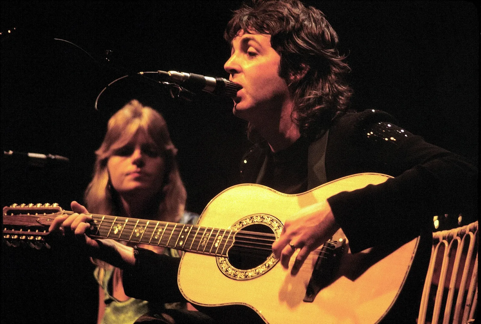 Paul McCartney på scen med Wings 1976