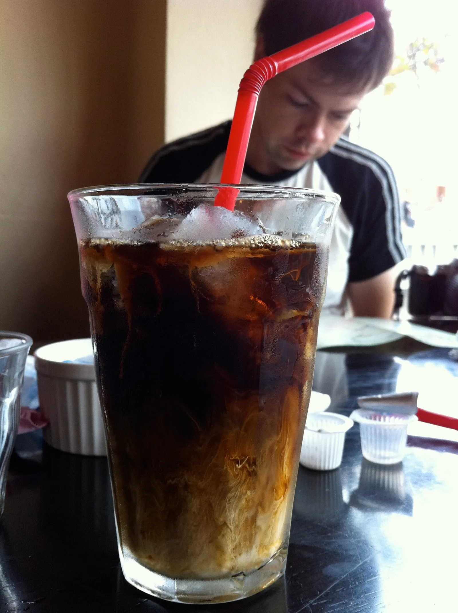 Ett glas iskaffe med is