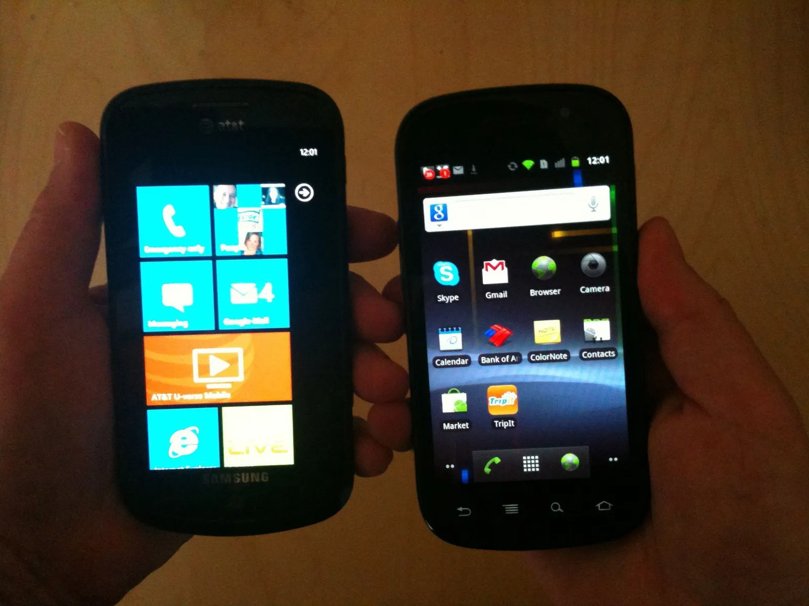 Smartphones med sociala medier (genrebild)