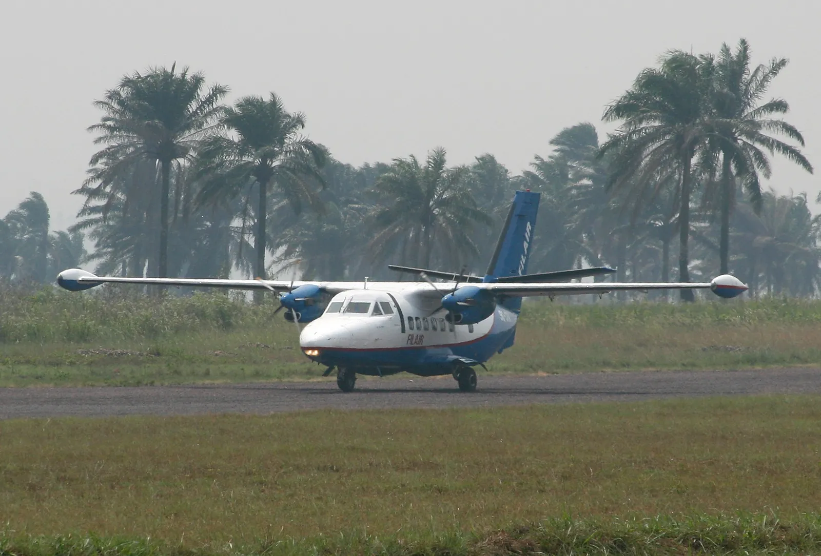 Ett flygplan på en flygplats i Kongo-Kinshasa, arkivbild