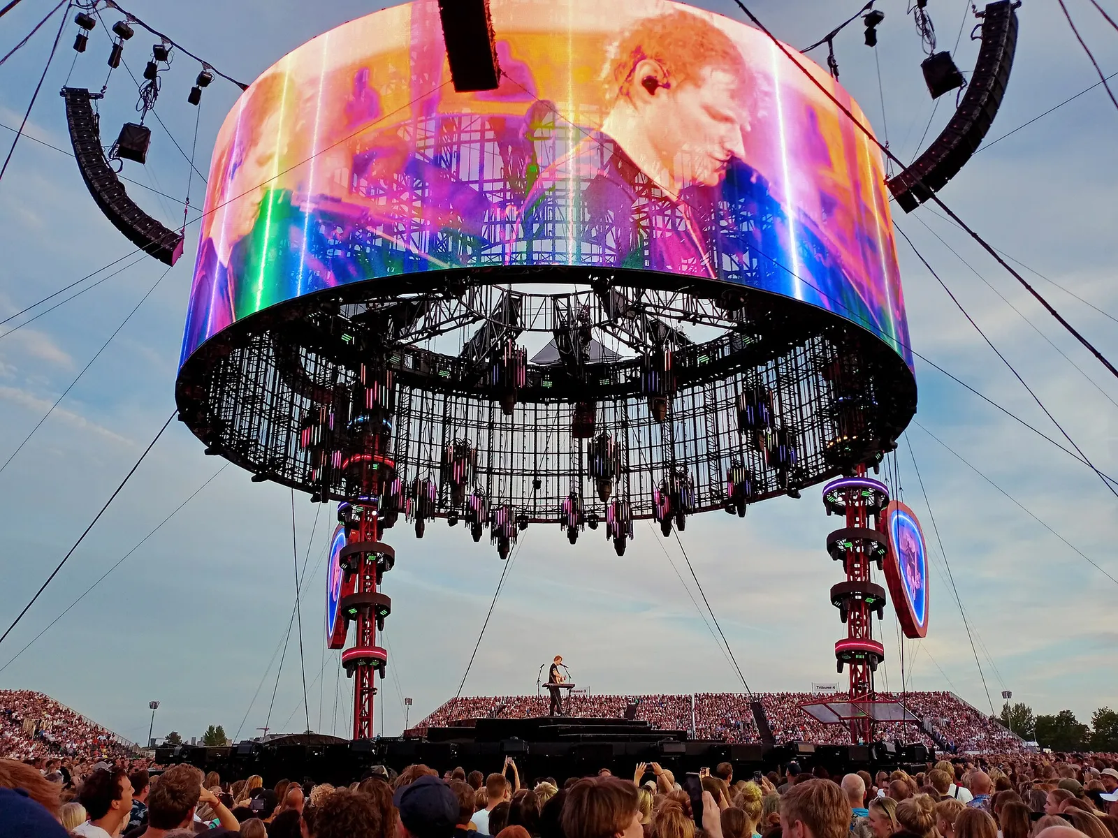 Ed Sheeran på scen under en konsert i Köpenhamn, arkivbild