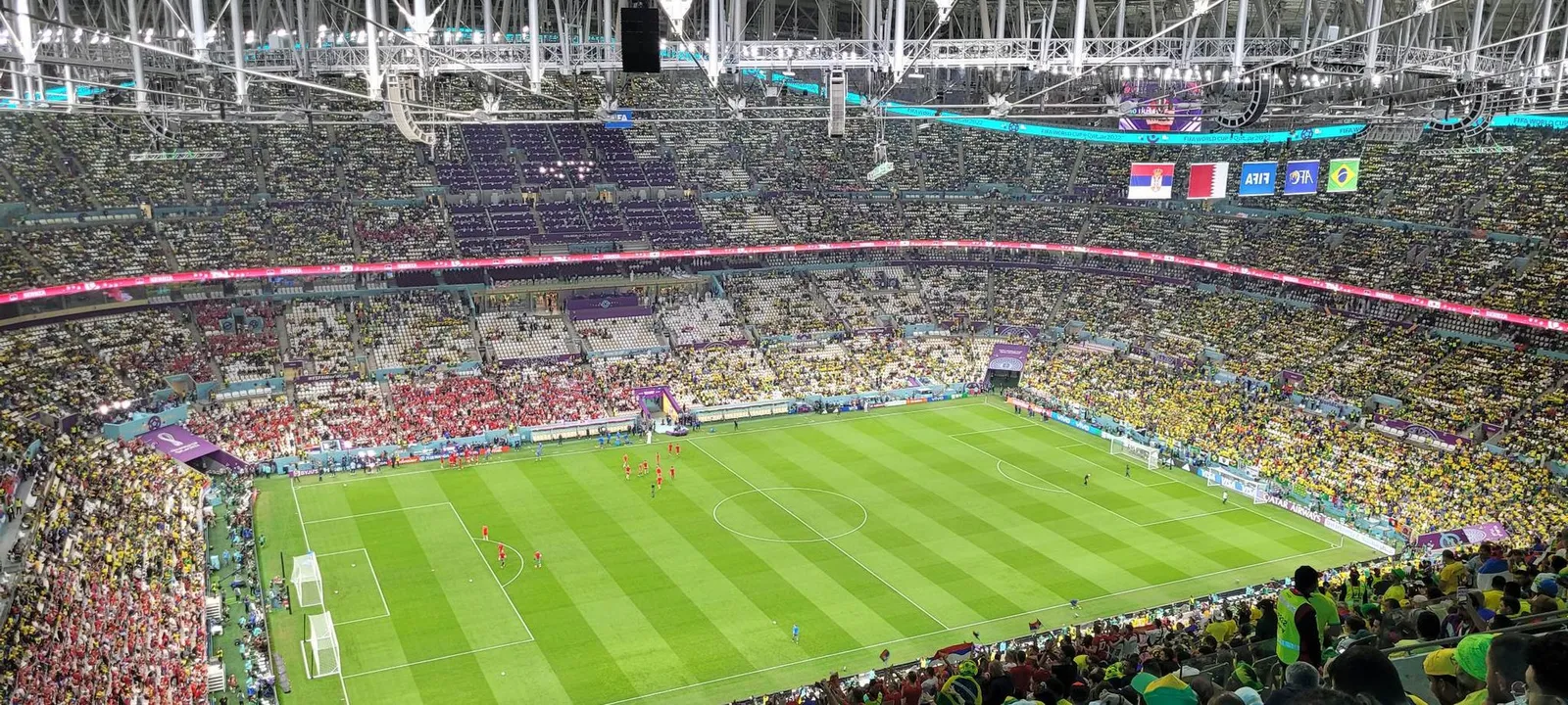 En VM-match i fotboll på en fullsatt arena