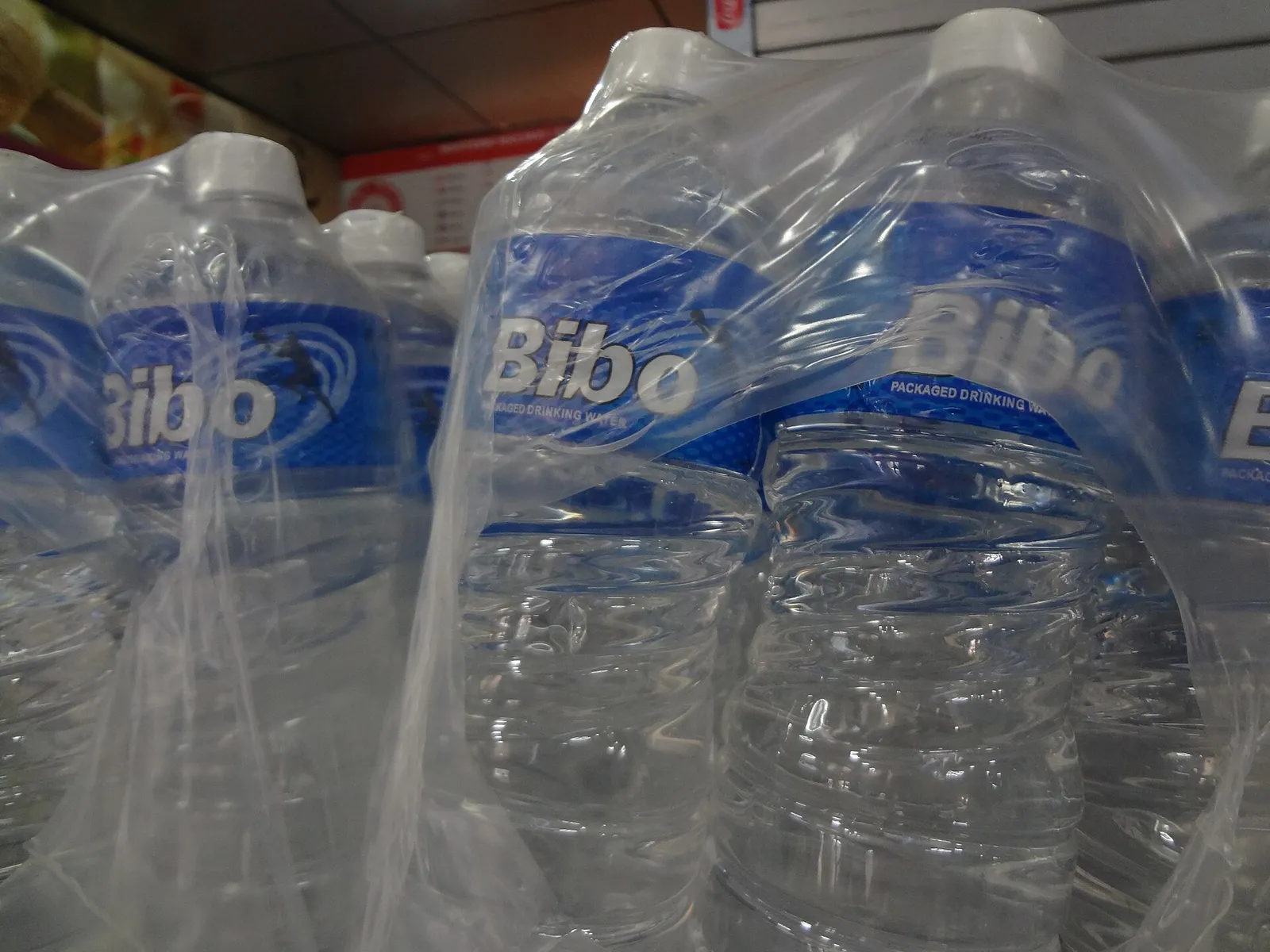 Vattenflaskor av plast