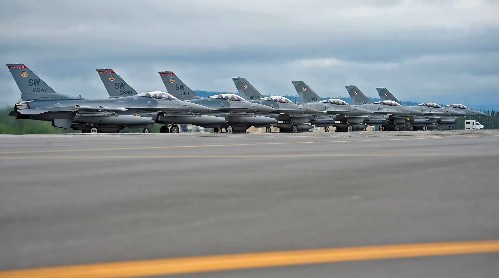 Polska och amerikanska F-16-plan i luften