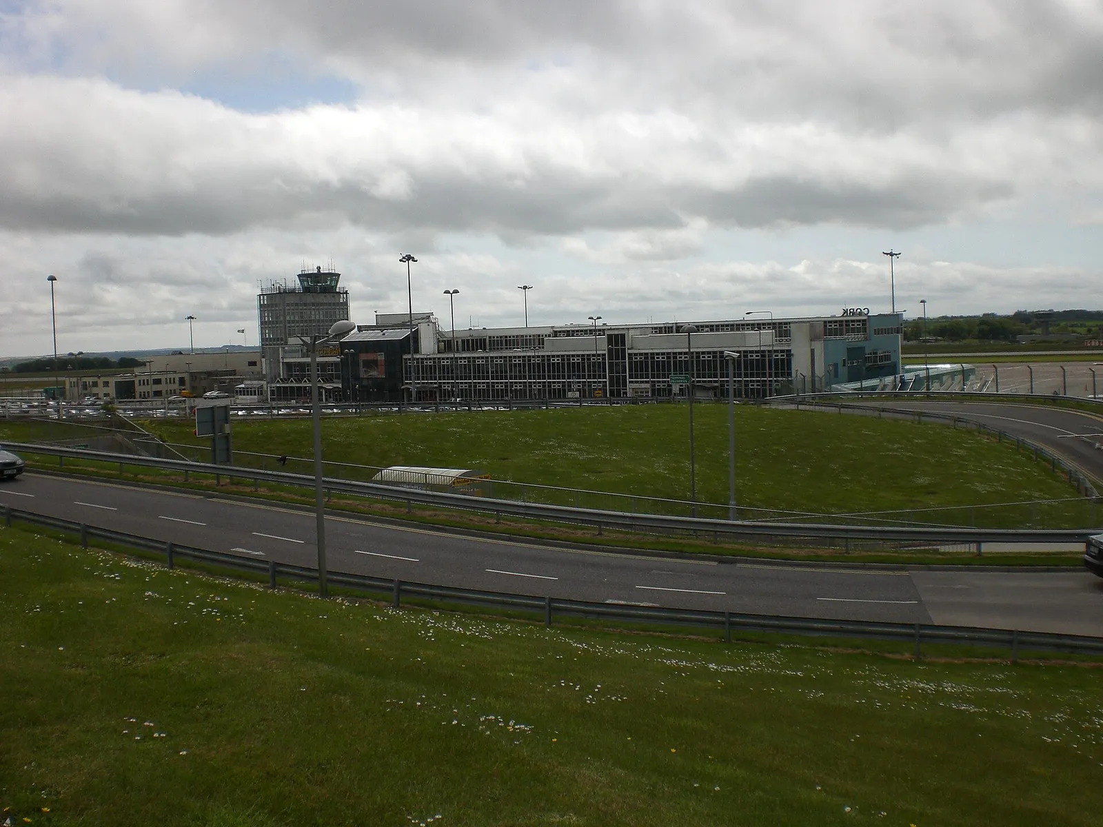 Ett flygledartorn vid en flygplats