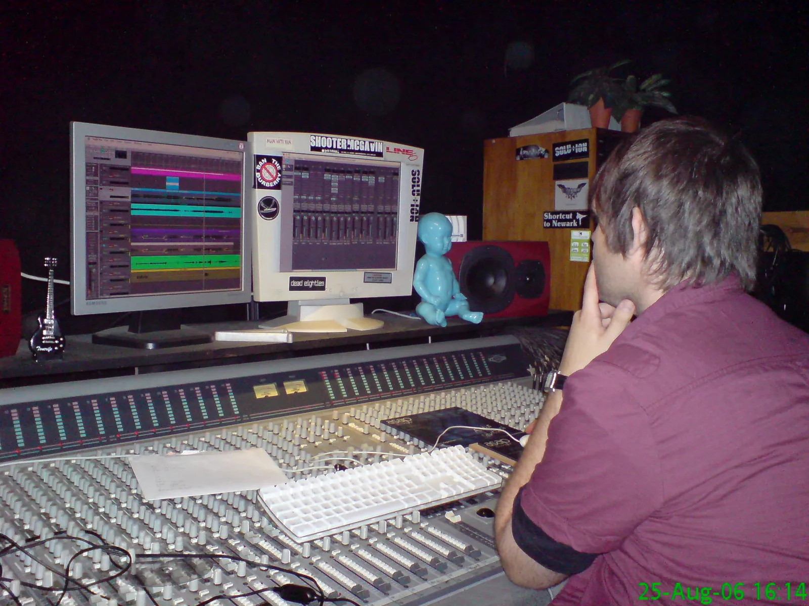 Mixerbord i en musikstudio