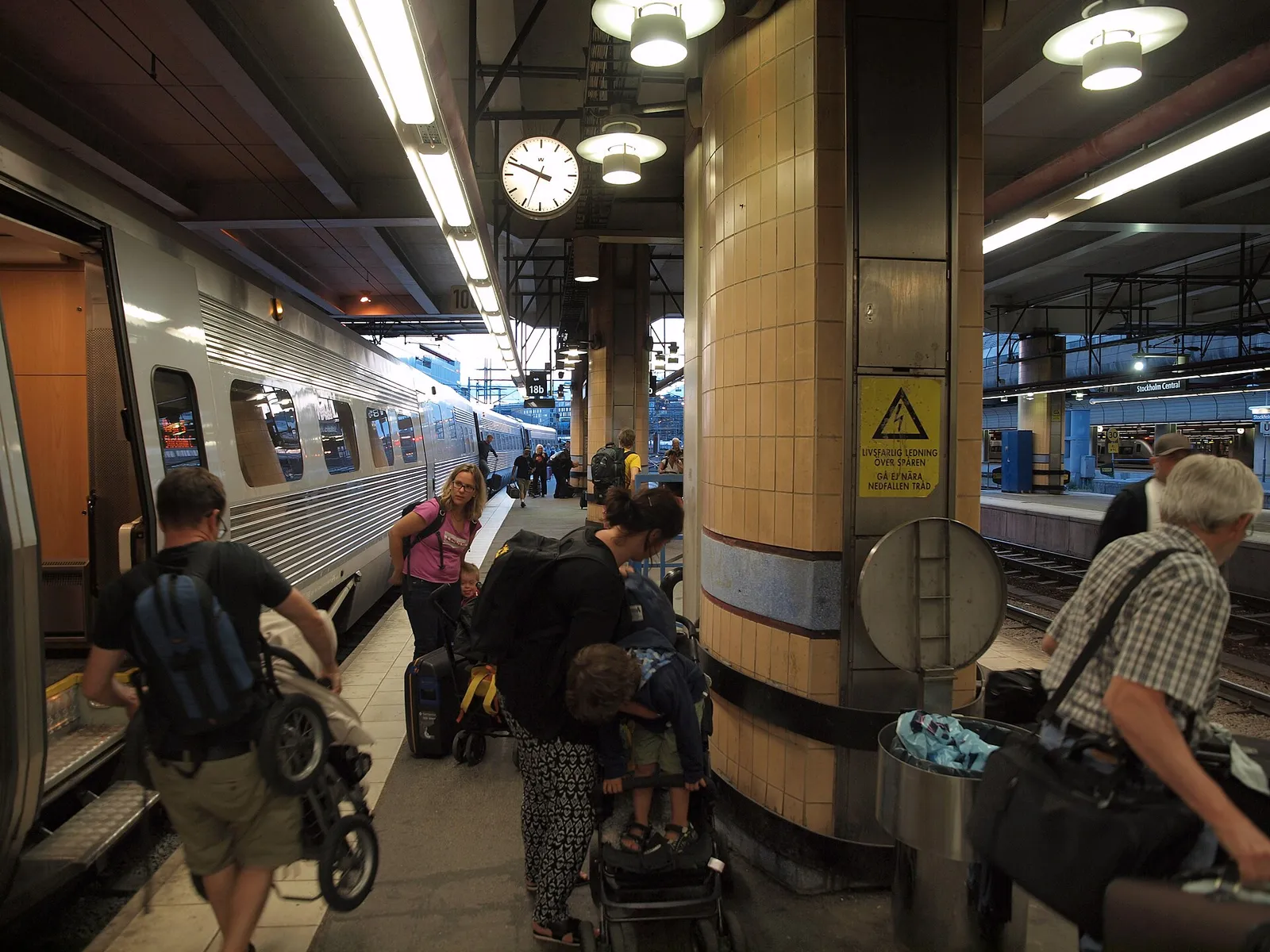 Arkivbild: tåg vid Stockholms central.