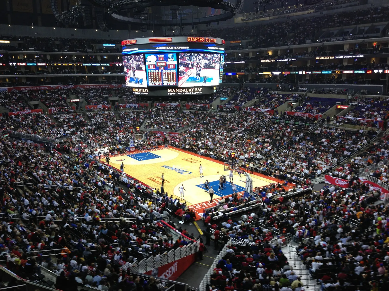 Basketmatch i arenan i Los Angeles