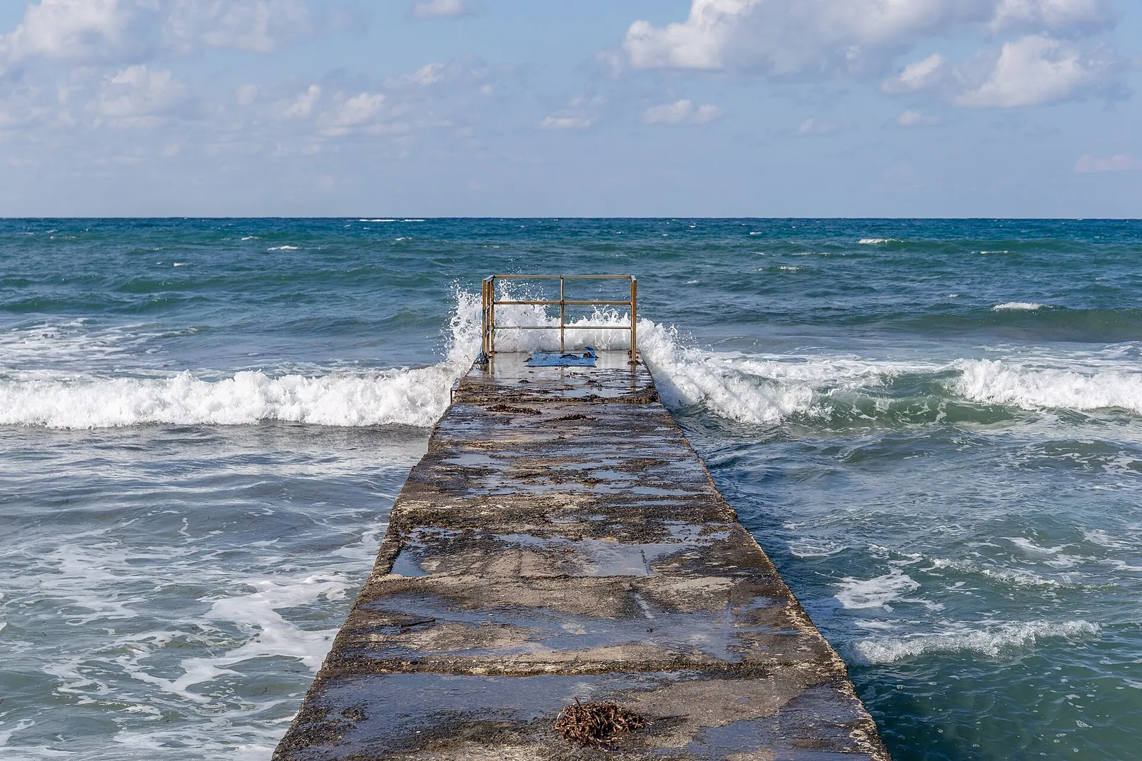 Arkivbild: en pir i Pafos på Cypern.