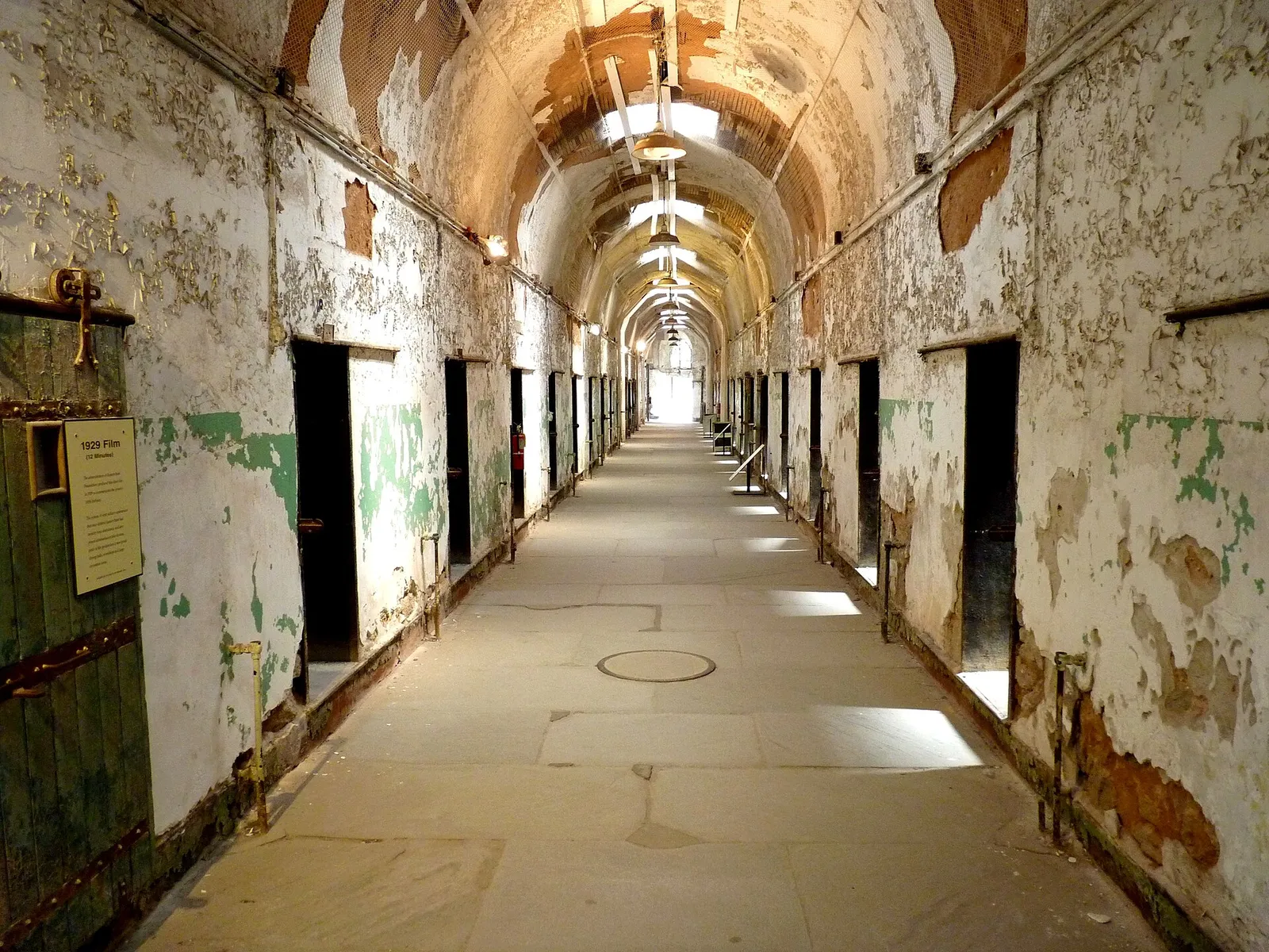 Ett fängelses cellblock (genrebild)