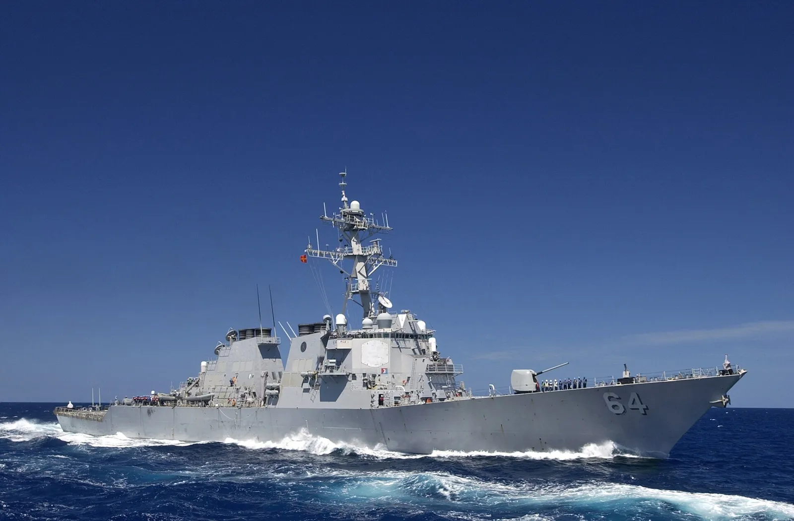Den amerikanska jagaren USS Carney under gång i Karibiska havet, arkivbild