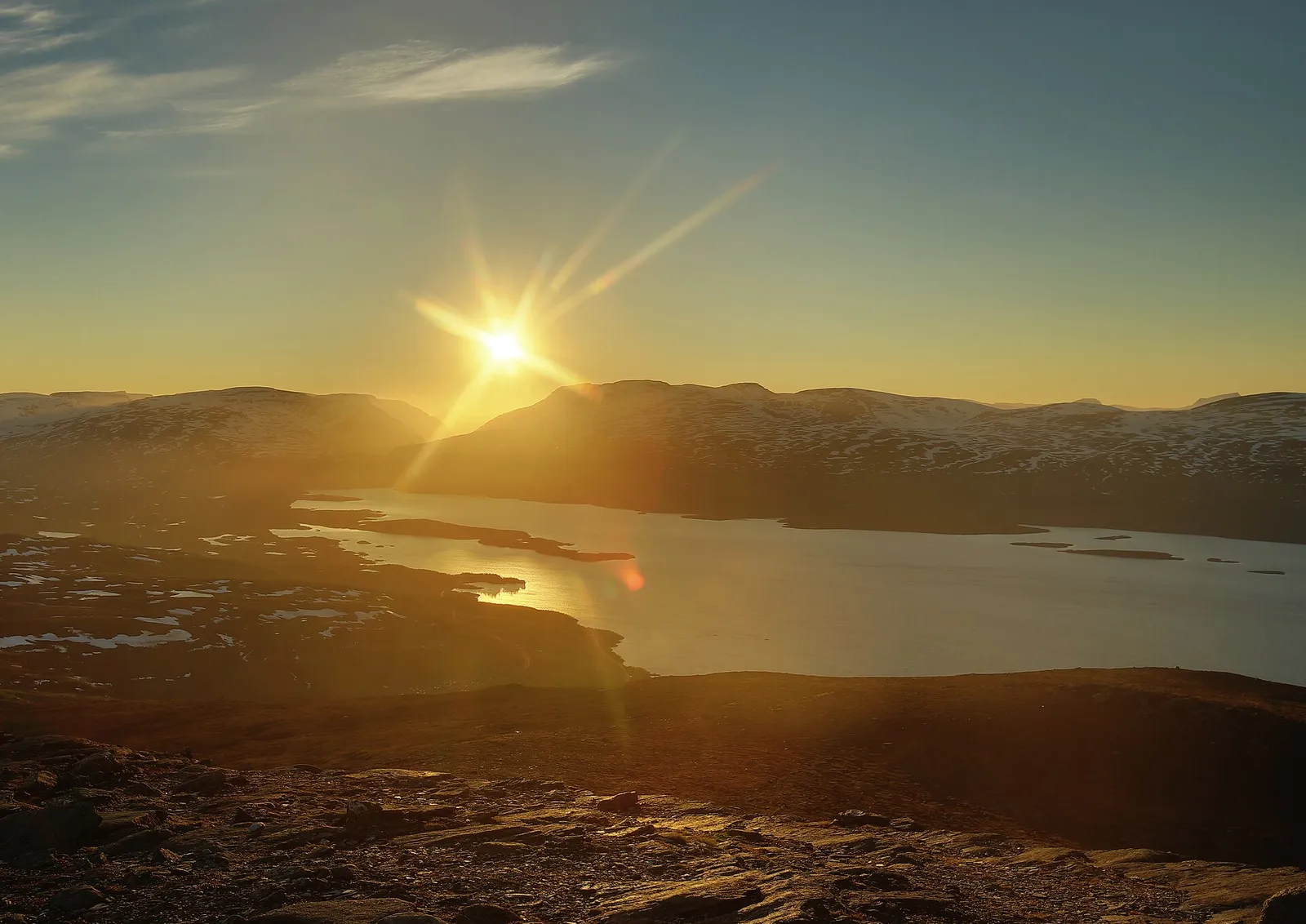 Midnattssolen sedd från Nuolja vid Abisko
