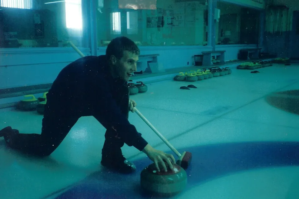 Curlingspel på is