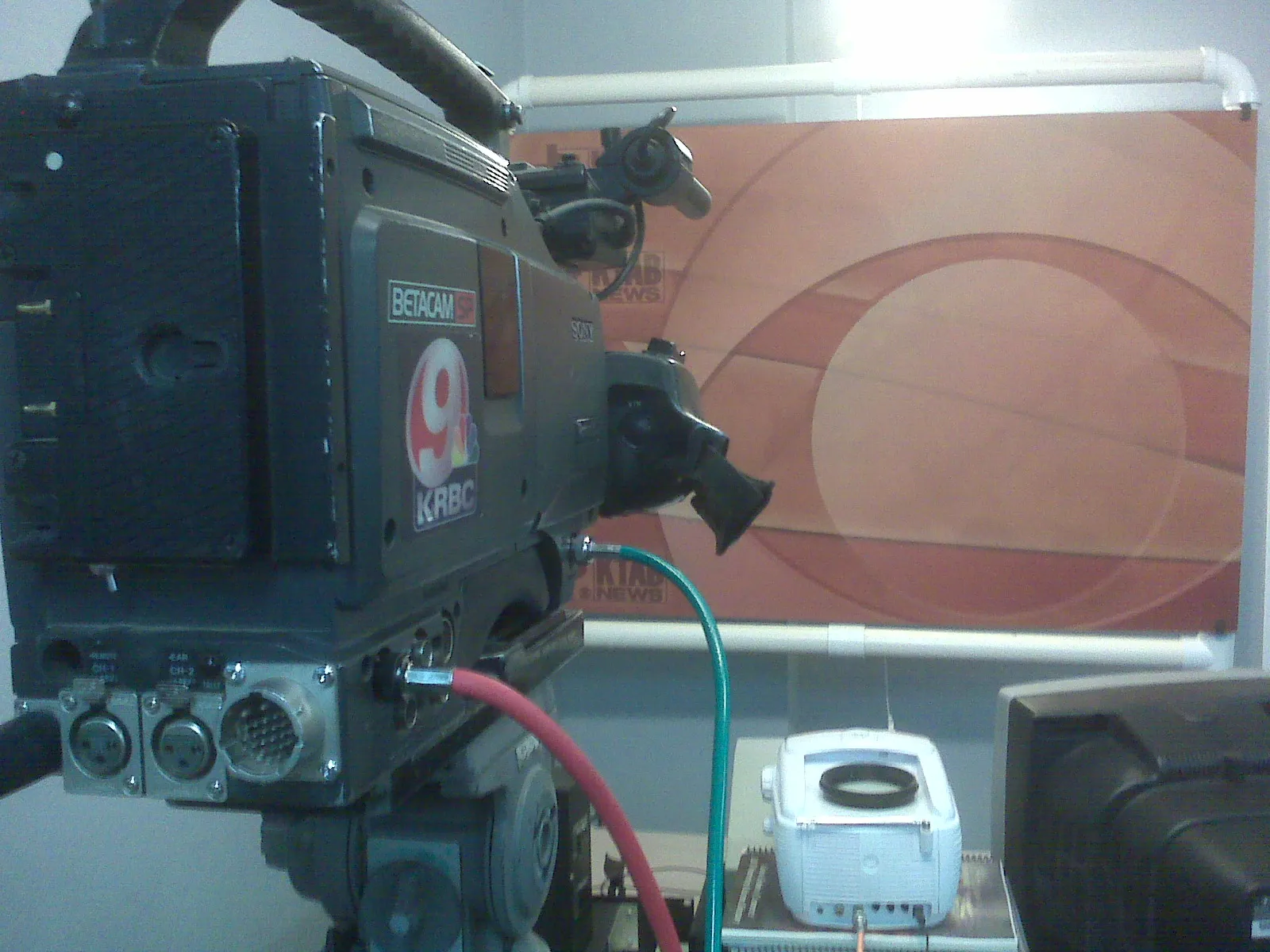 En professionell tv-kamera för nyhetsproduktion