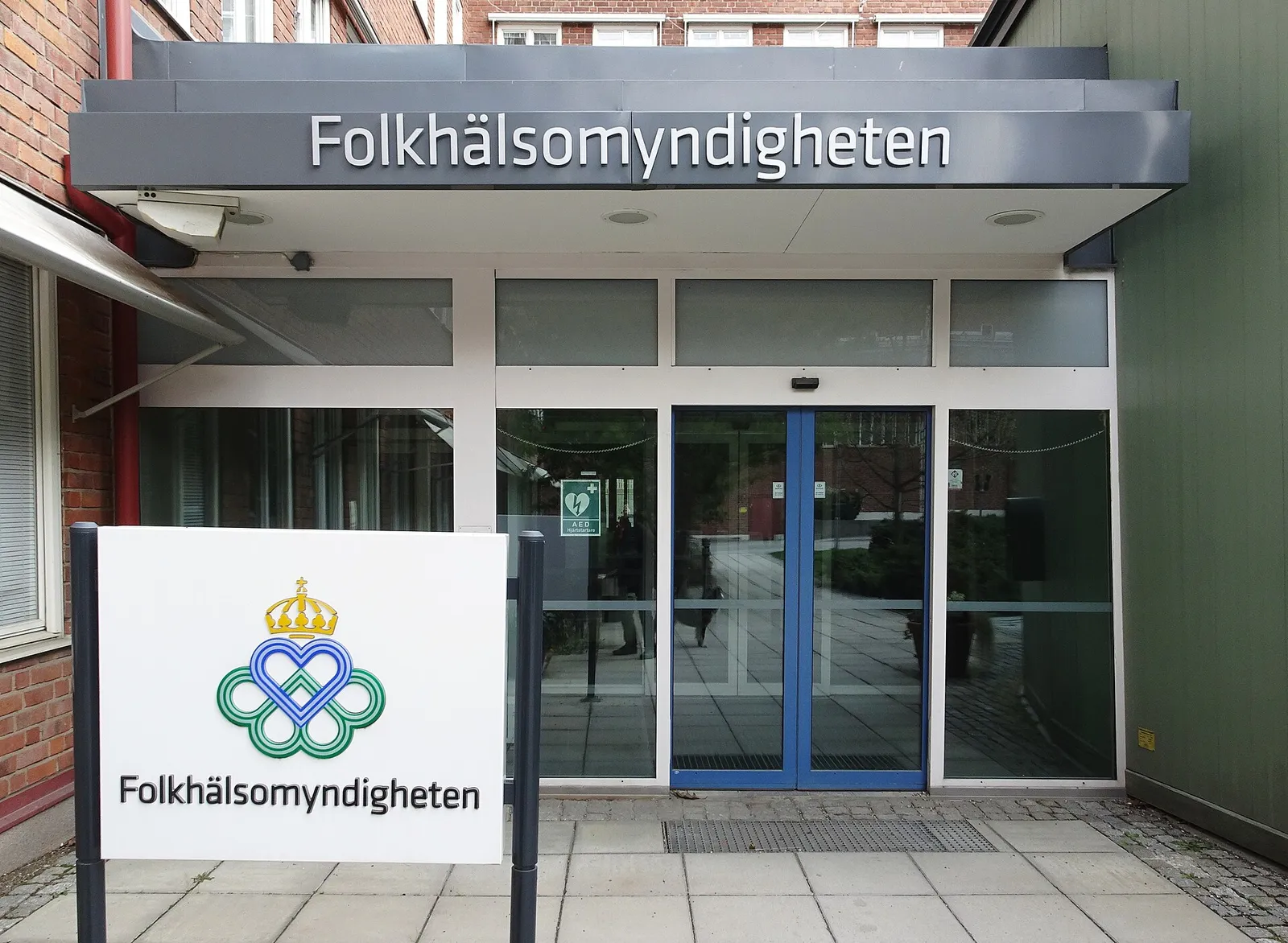 Arkivbild: entrén till Folkhälsomyndigheten i Solna