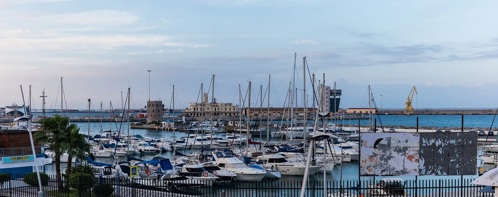 Hamnen i den spanska exklaven Ceuta
