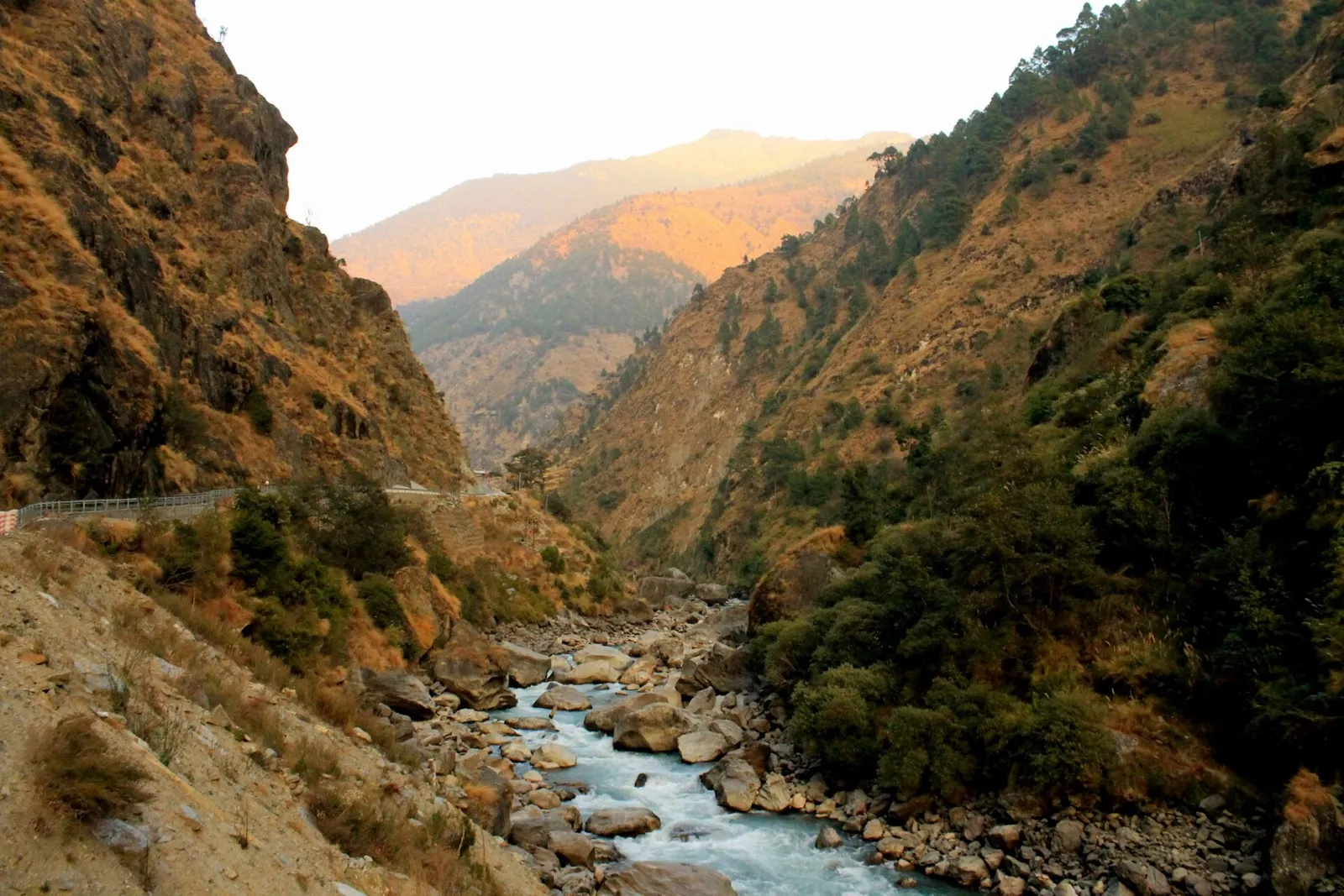 Arkivbild: floden Trisuli i Nepal