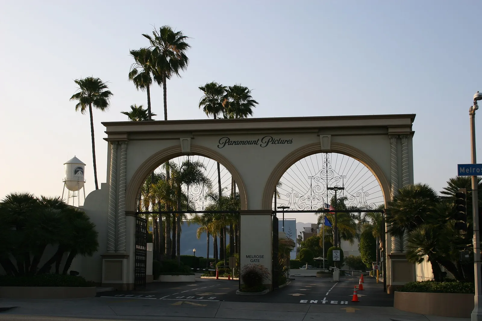 Paramount Pictures grind vid Melrose Avenue i Los Angeles, arkivbild