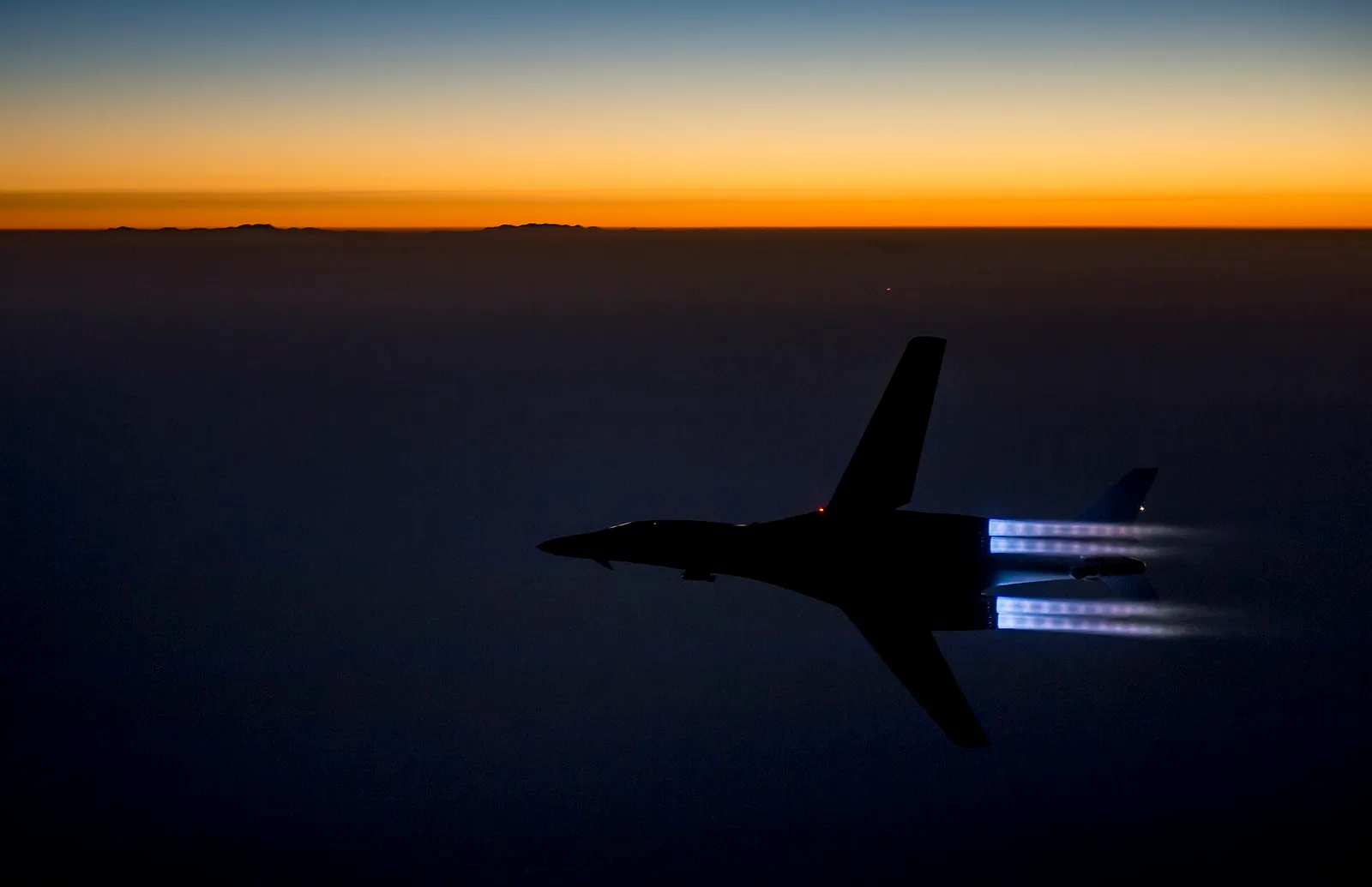Amerikanskt stridsflyg över Syrien under en tidigare insats mot IS