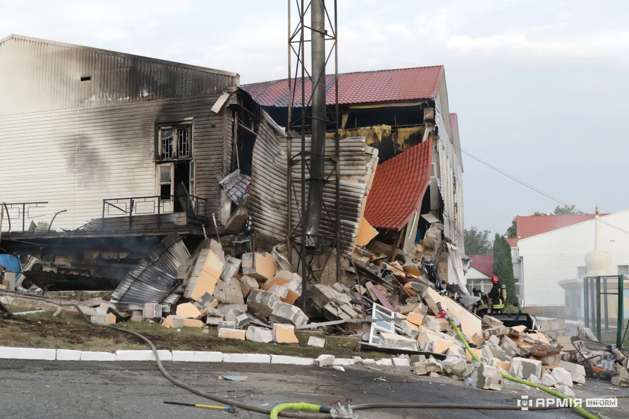 Skador i Kyjiv efter en rysk attack, arkivbild från 2024