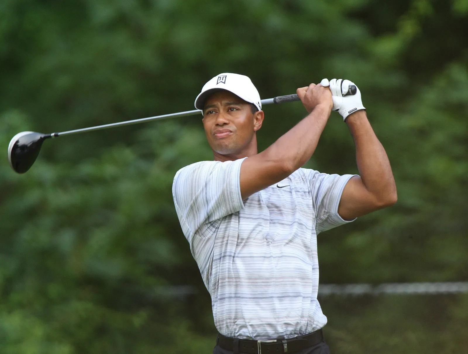 Arkivbild: Tiger Woods slår ut från tee