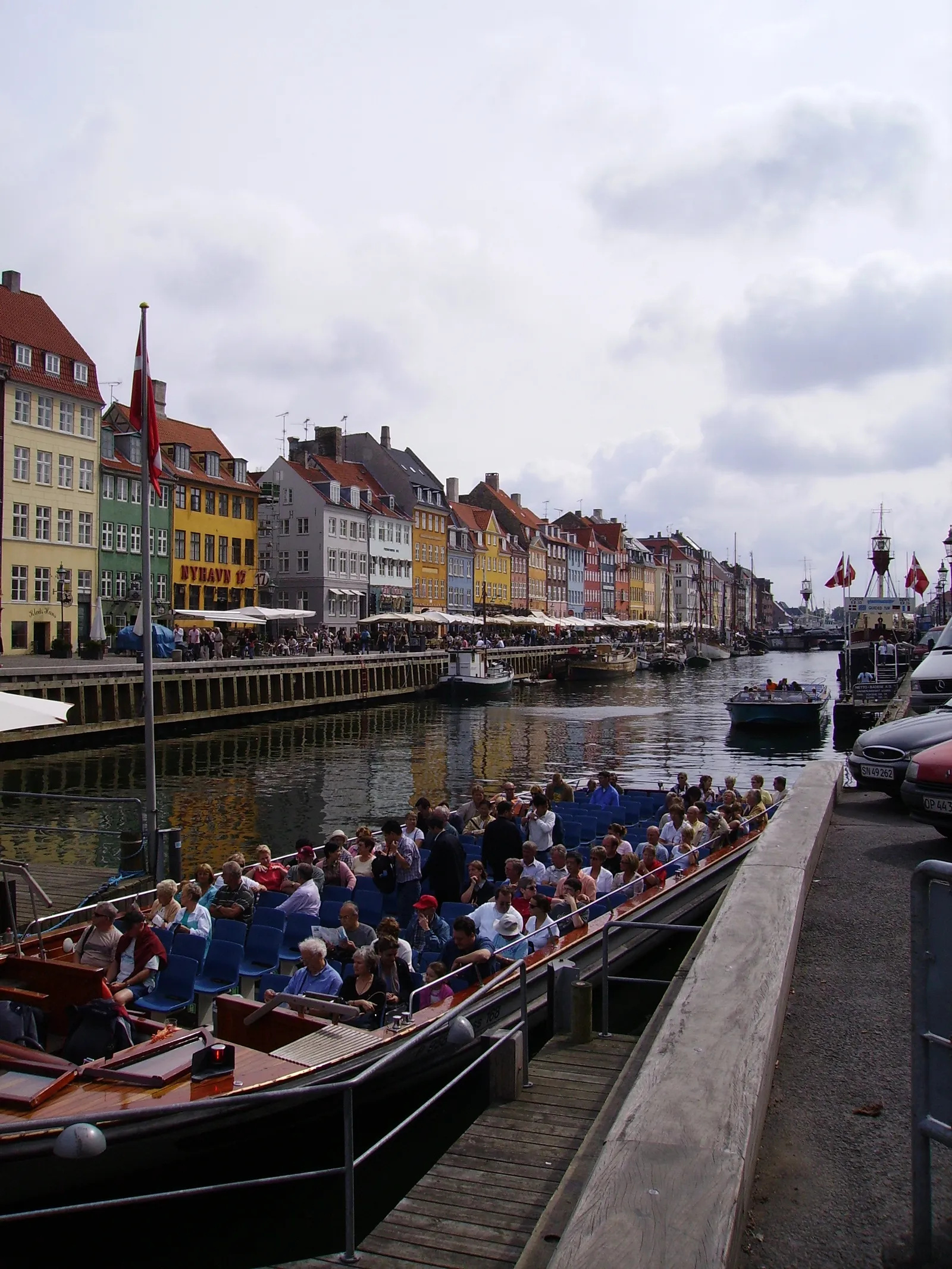 Nyhavns färgglada hamnkanal i Köpenhamn