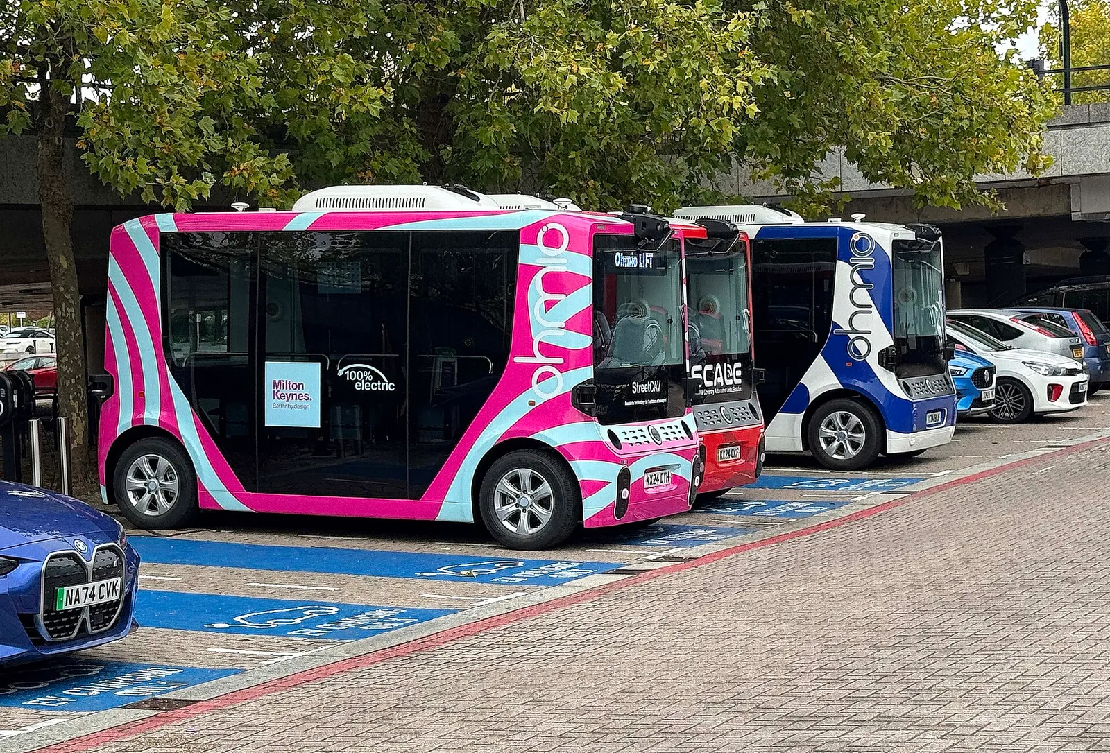 Arkivbild: självkörande bussar i Milton Keynes i Storbritannien. Bilden visar inte de fordon som använts i Göteborg.