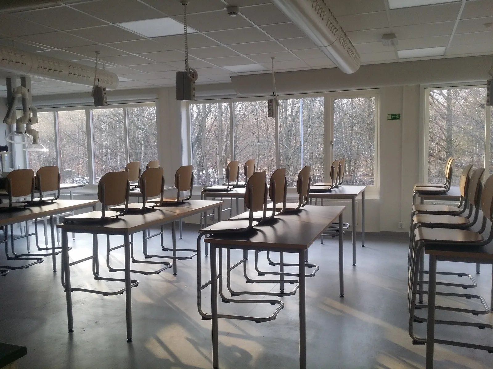 Ett tomt klassrum