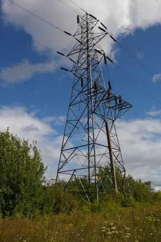 En kraftledningsstolpe