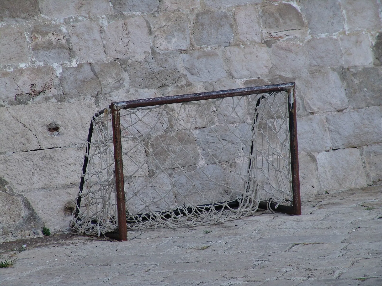 Ett fotbollsmål med nät