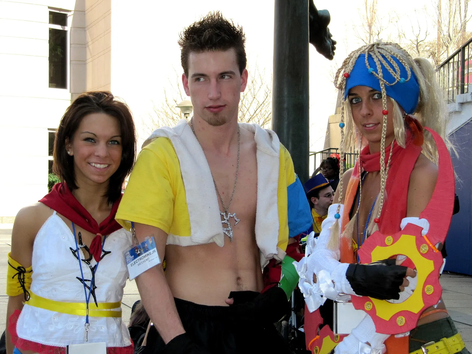 Cosplayare i utklädnad på ett konvent (genrebild)