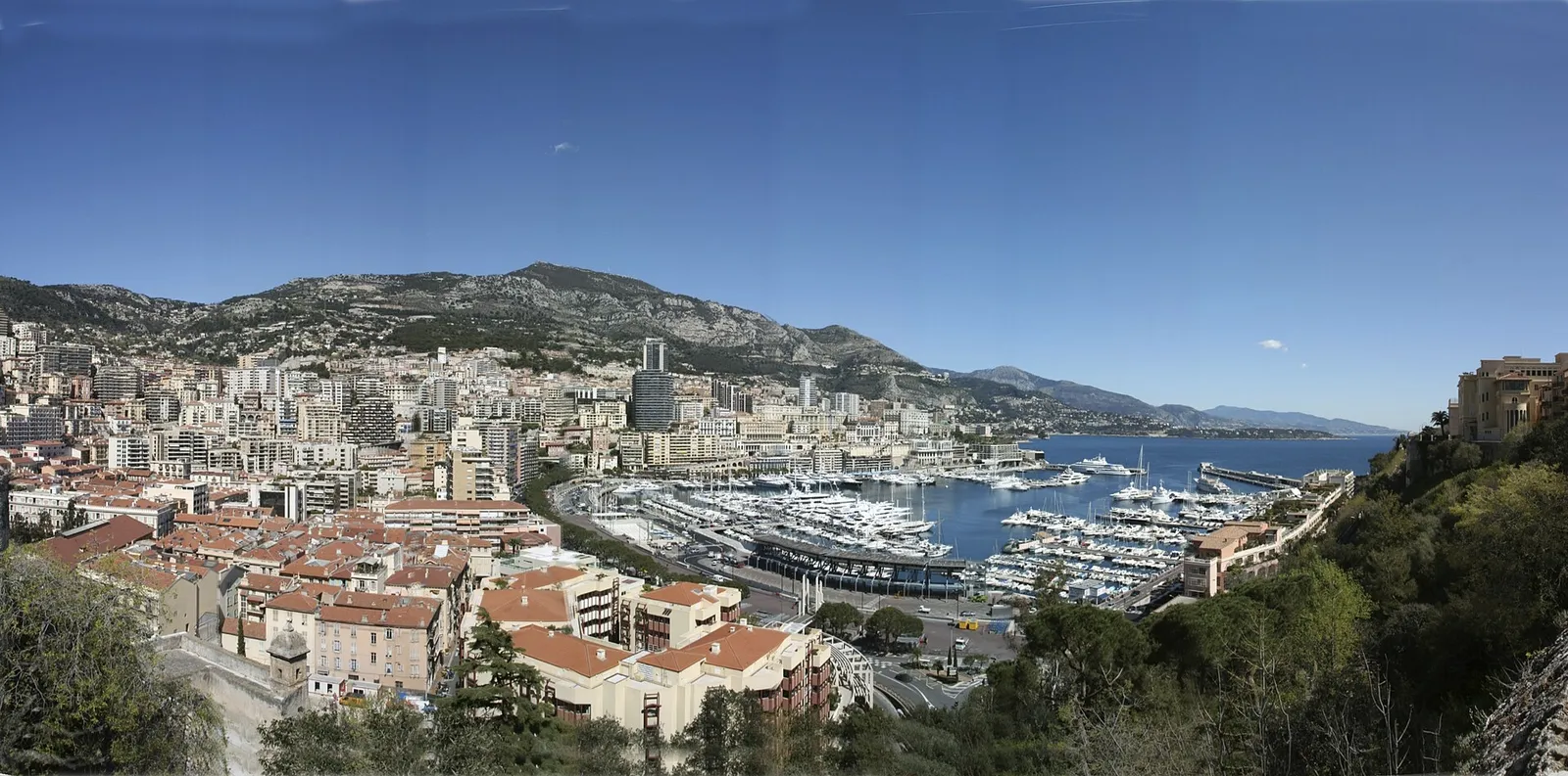 Vy över Monaco och Port Hercule (genrebild)