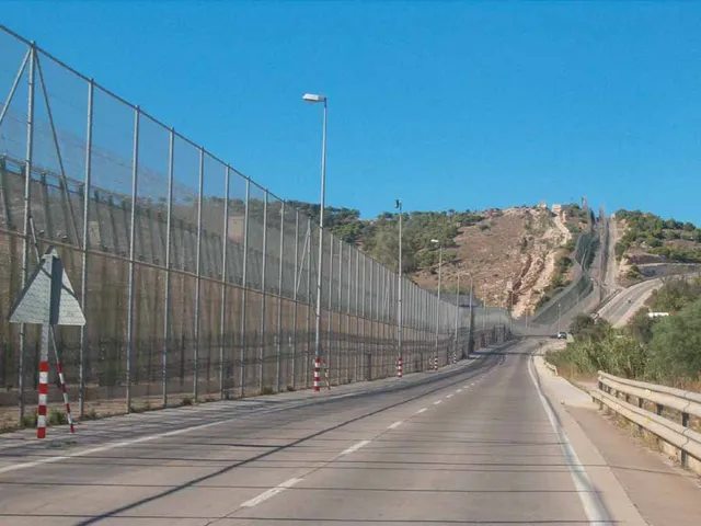 Gränsstängslet mellan Marocko och spanskt territorium i Nordafrika