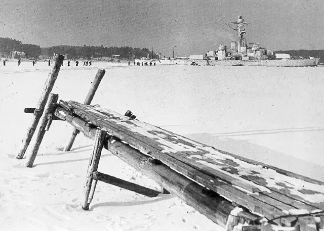 Pansarskeppet Ilmarinen i Åbo under vinterkriget