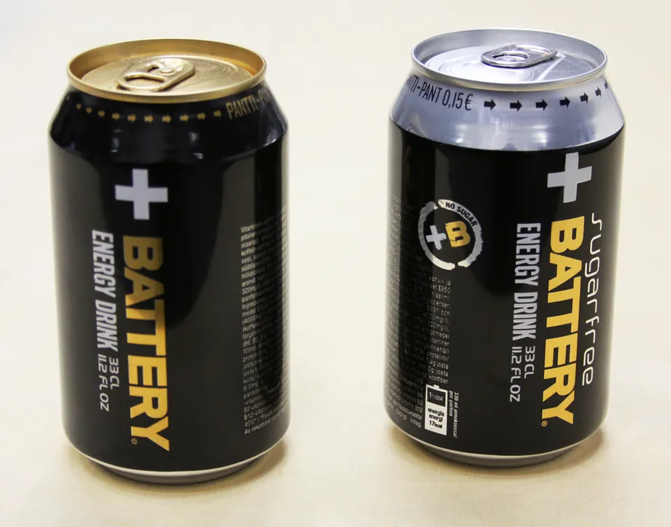 Burkar med energidryck, arkivbild