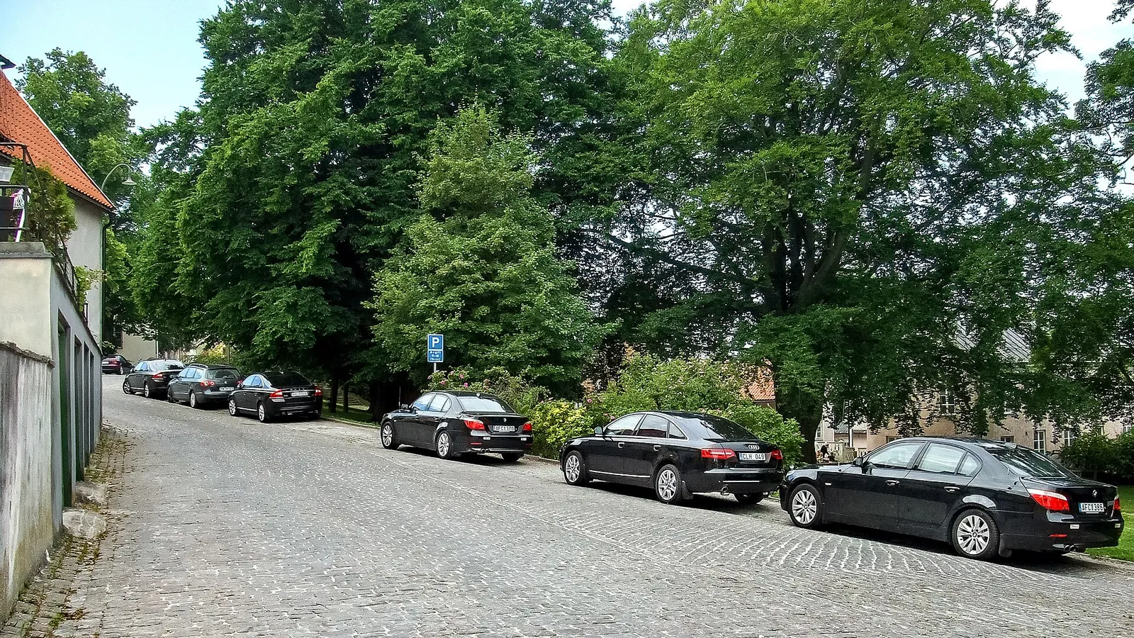 Säkerhetspolisens fordon under Almedalsveckan i Visby