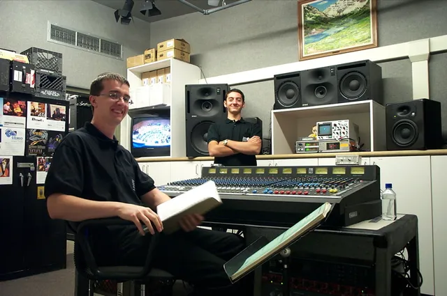 En musikstudio med mixerbord (genrebild)