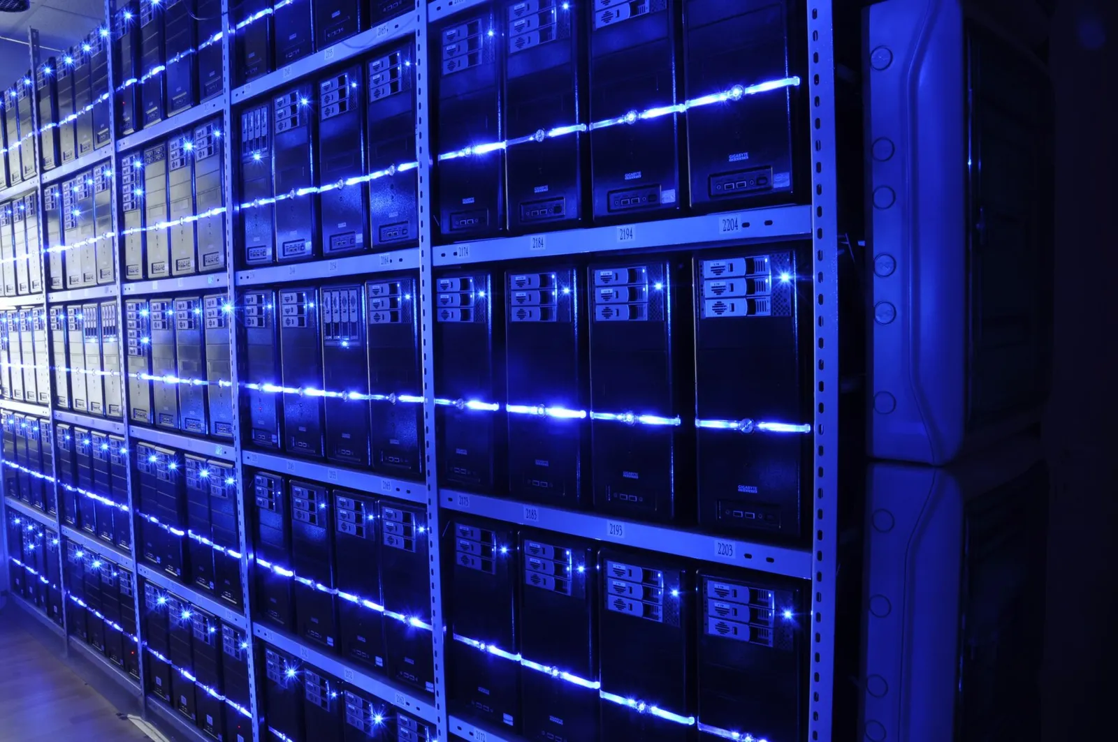 Serverhallar i ett datacenter