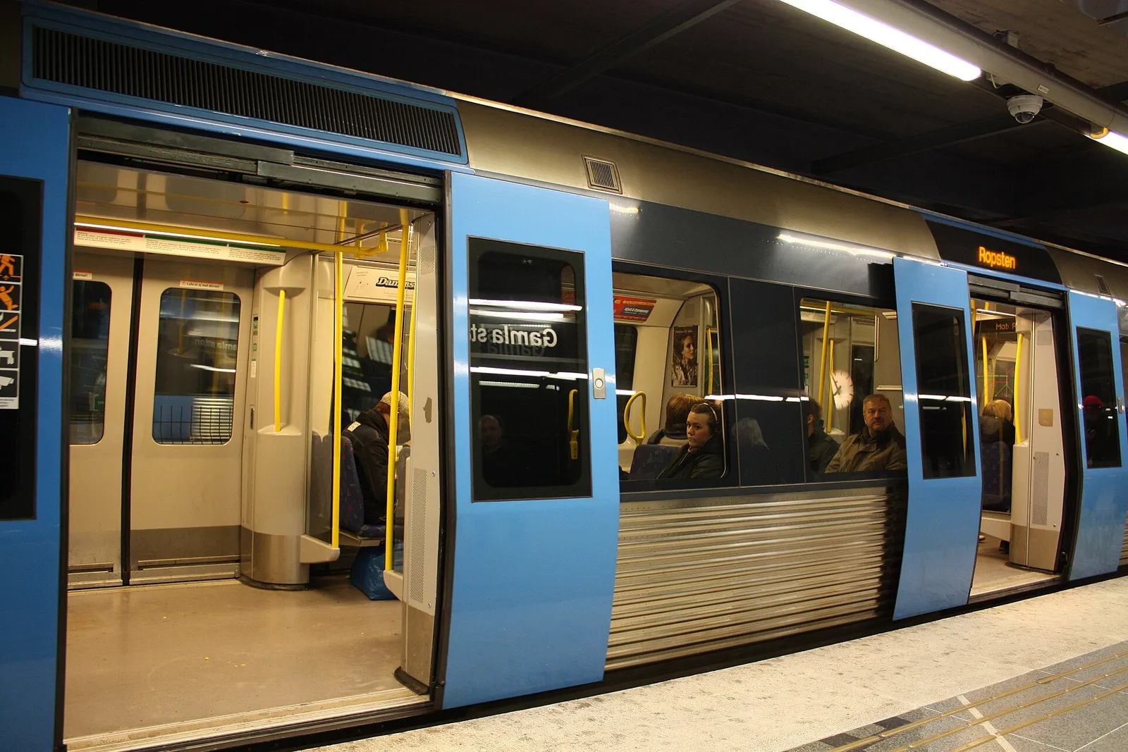 Ett tunnelbanetåg i Stockholm (genrebild)